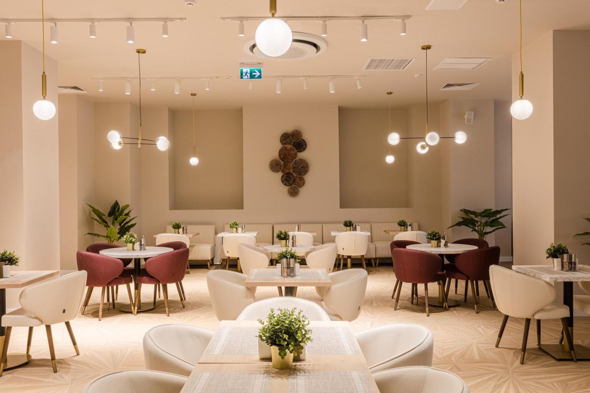 Ramada By Wyndham Bucharest Otopeni Airport Екстер'єр фото