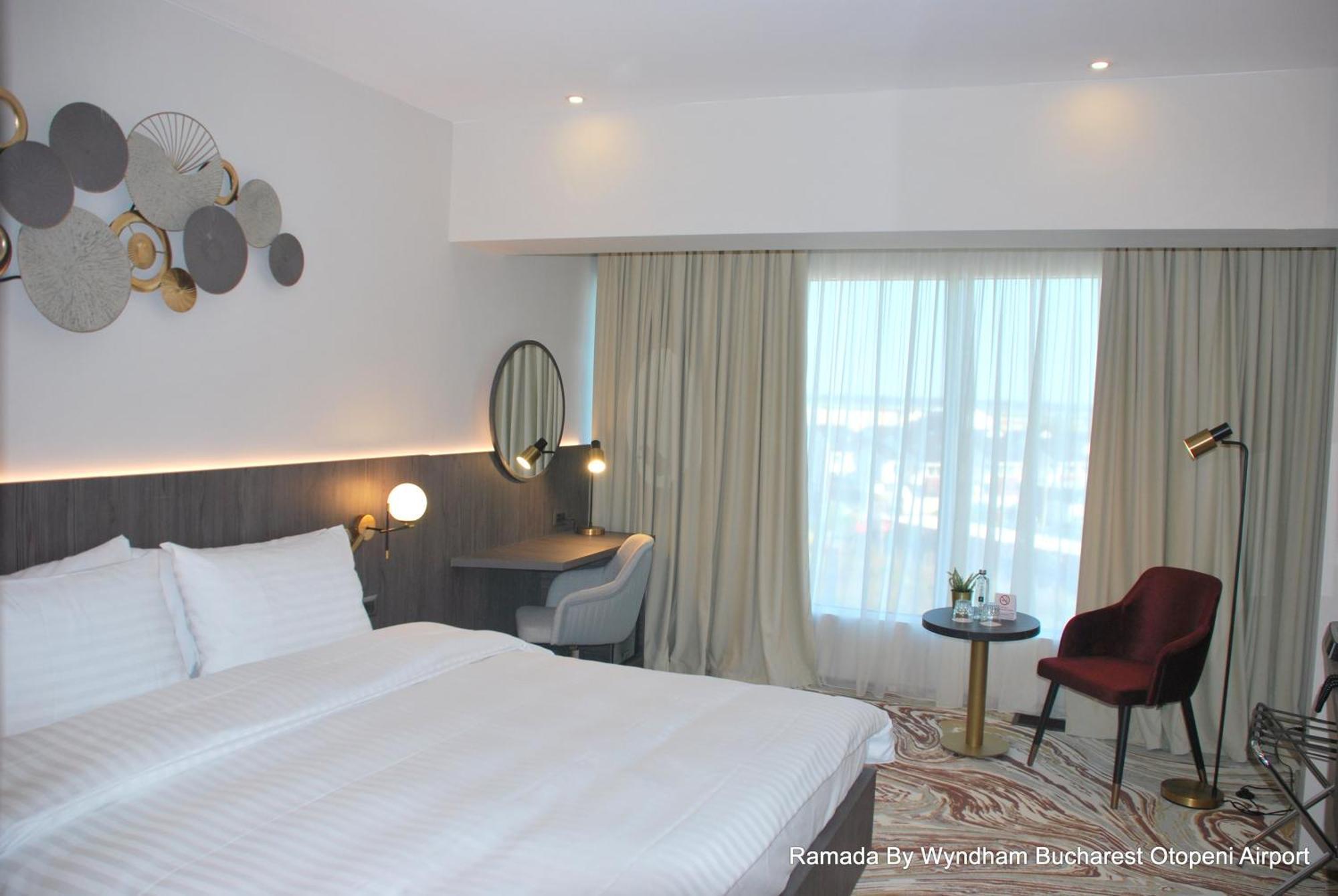 Ramada By Wyndham Bucharest Otopeni Airport Екстер'єр фото