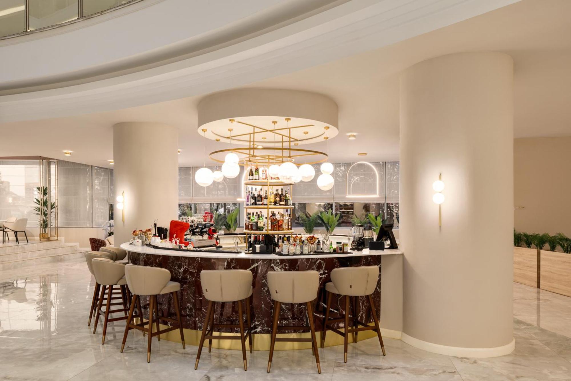 Ramada By Wyndham Bucharest Otopeni Airport Екстер'єр фото