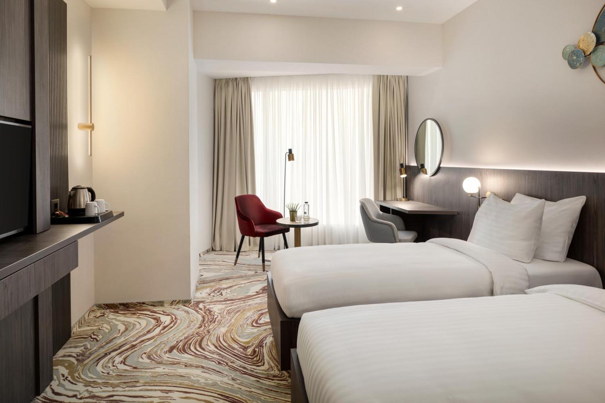 Ramada By Wyndham Bucharest Otopeni Airport Екстер'єр фото