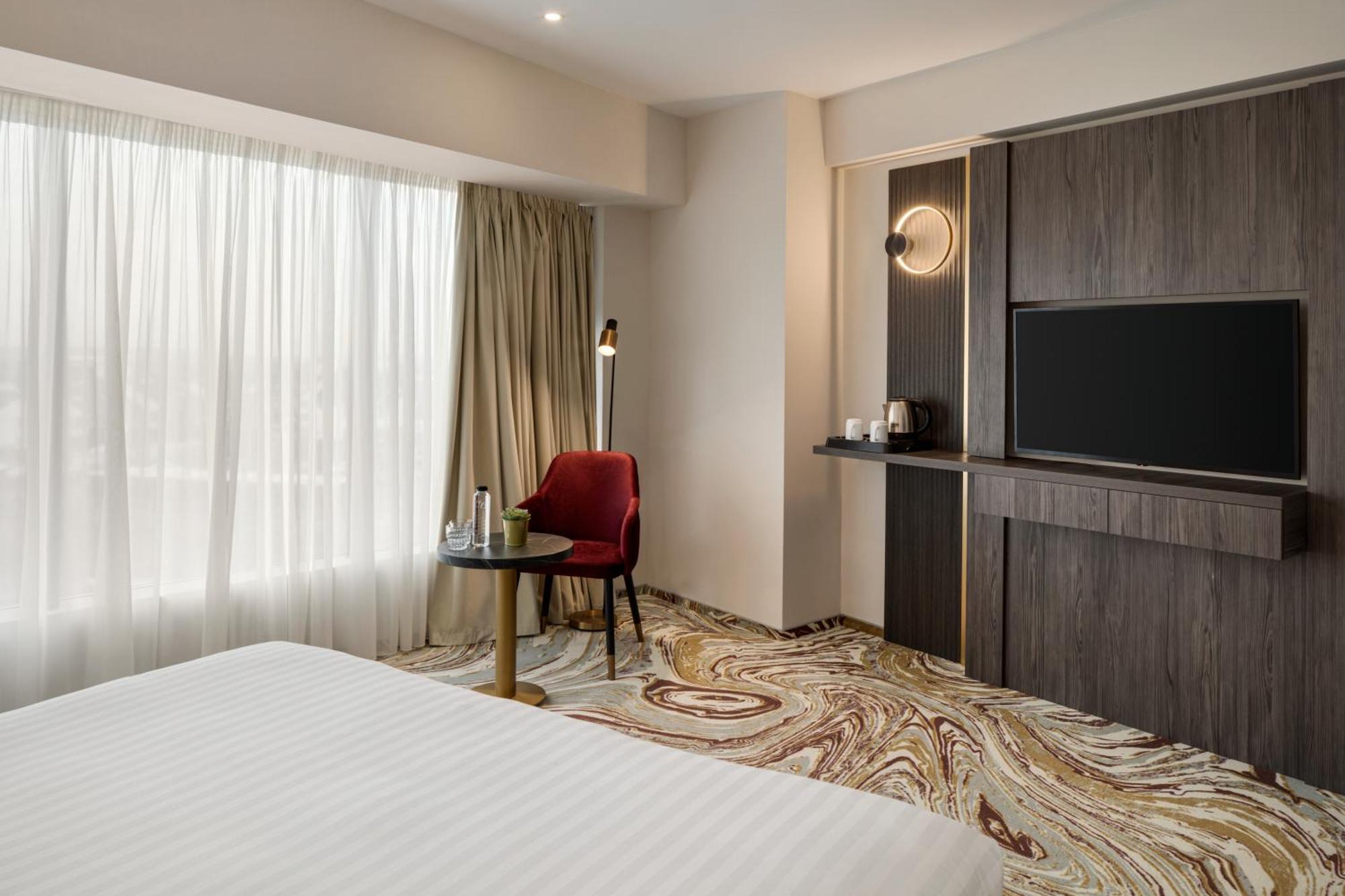 Ramada By Wyndham Bucharest Otopeni Airport Екстер'єр фото